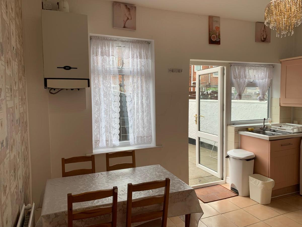 Starlight Self Service Accommodation Лі Екстер'єр фото